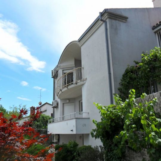 ДОМ ПУЛА, ШИДЖАНА, ТРИ КВАРТИРЫ, ОФИСНЫЕ ПОМЕЩЕНИЯ