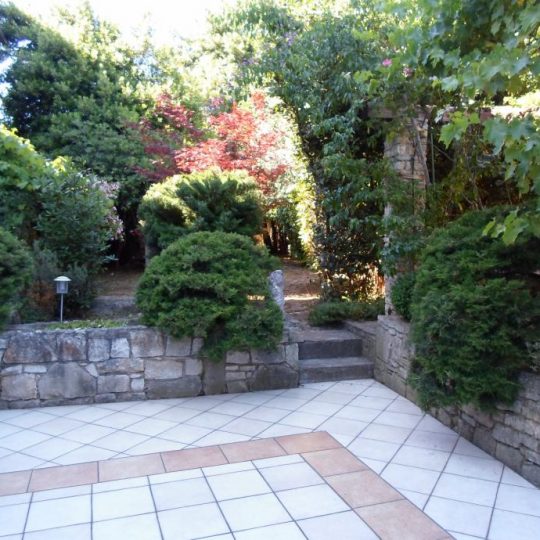 ДОМ ПУЛА, ШИДЖАНА, ТРИ КВАРТИРЫ, ОФИСНЫЕ ПОМЕЩЕНИЯ