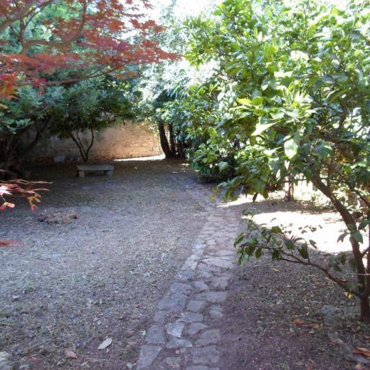 ДОМ ПУЛА, ШИДЖАНА, ТРИ КВАРТИРЫ, ОФИСНЫЕ ПОМЕЩЕНИЯ