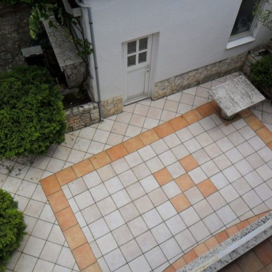 ДОМ ПУЛА, ШИДЖАНА, ТРИ КВАРТИРЫ, ОФИСНЫЕ ПОМЕЩЕНИЯ