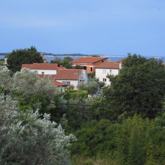 КВАРТИРА PEROJ, КВАРТИРА С КРАСИВЫЙ ТЕРРАСОМ, ВИД НА ЗЕЛЕНЫЙ, СРАЗУ ДОСТУПНА