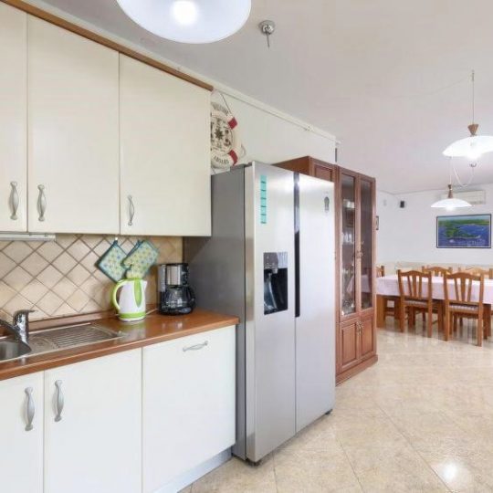 КВАРТИРА ПРЕМАНТУРА, ТЕРРАСА, САРАЙ, БОЛЬШАЯ ТЕРРАСА ВИД НА МОРЕ