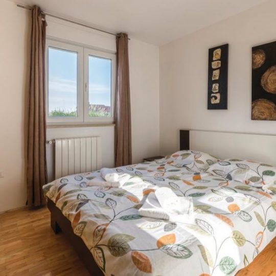 NEAR PULA HOUSE WITH POOL AND GARAGE