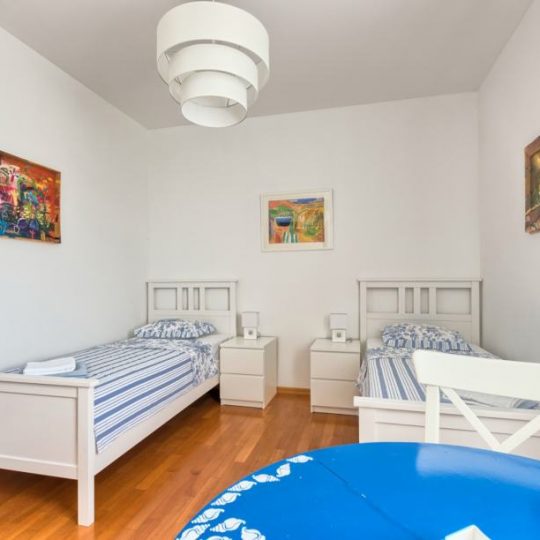 КВАРТИРА ФАШАНА, ПЕРОЙ, УДОБНАЯ КВАРТИРА С ПЯТЬЮ СПАЛЬНЯМИ, ДВУМЯ ПАРКОВКОЙ