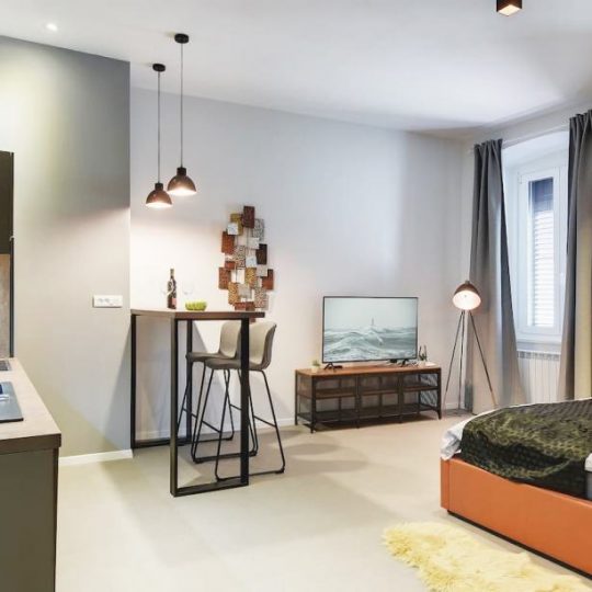 КВАРТИРА PULA, КВАРТИРА РЯДОМ ACI MARINA PULA, ЦЕНТРАЛЬНЫЙ, С РЕМОНТОМ, ТРИ КОМНАТЫ