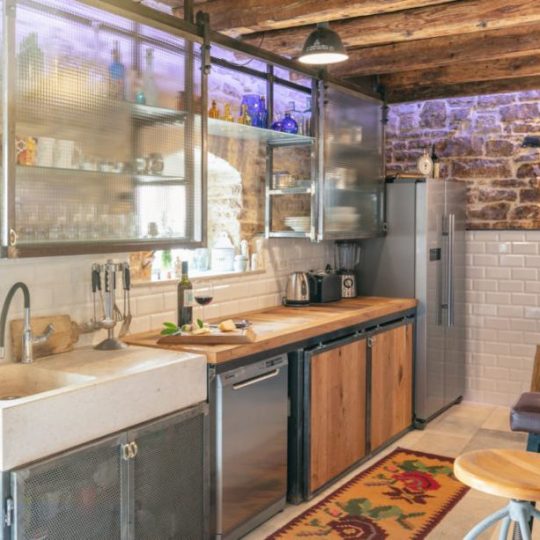 Дом СВЕТВИНЧЕНАТ, РЯДОМ БРИЧАНЧИ, КРАСИВЫЙ КАМЕННЫЙ ДОМ С БАССЕЙНОМ