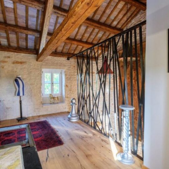 Дом СВЕТВИНЧЕНАТ, РЯДОМ БРИЧАНЧИ, КРАСИВЫЙ КАМЕННЫЙ ДОМ С БАССЕЙНОМ