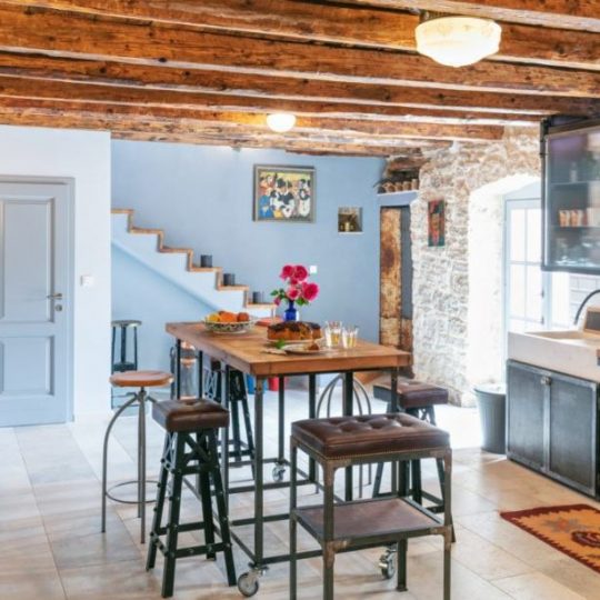 Дом СВЕТВИНЧЕНАТ, РЯДОМ БРИЧАНЧИ, КРАСИВЫЙ КАМЕННЫЙ ДОМ С БАССЕЙНОМ