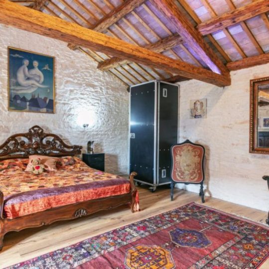 Дом СВЕТВИНЧЕНАТ, РЯДОМ БРИЧАНЧИ, КРАСИВЫЙ КАМЕННЫЙ ДОМ С БАССЕЙНОМ