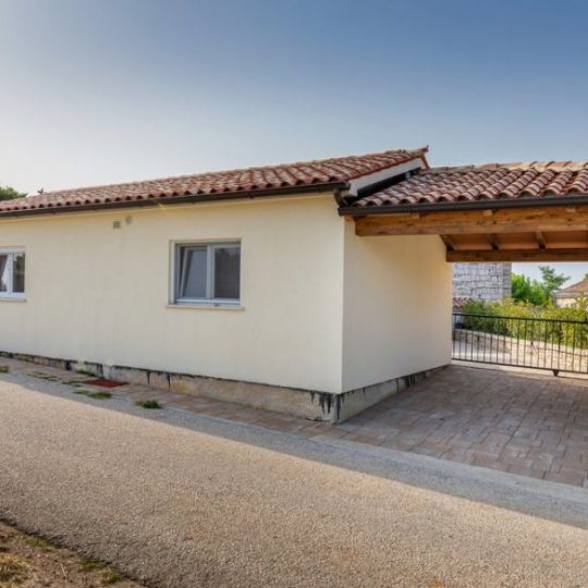 Дом ЖМИНЬ, КЛИМНИ, ДОМ 60м2, ДОМ 50м2, ДОМ 300м2, ДВА БАССЕЙНА