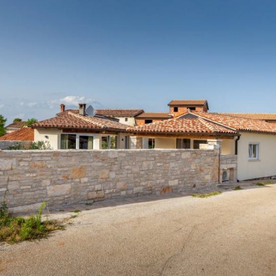 Дом ЖМИНЬ, КЛИМНИ, ДОМ 60м2, ДОМ 50м2, ДОМ 300м2, ДВА БАССЕЙНА