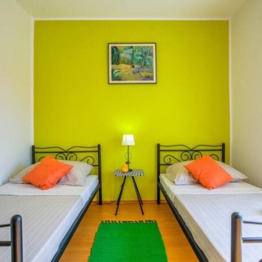 Продажа – Красивый семейный дом с бассейном и просторным садом