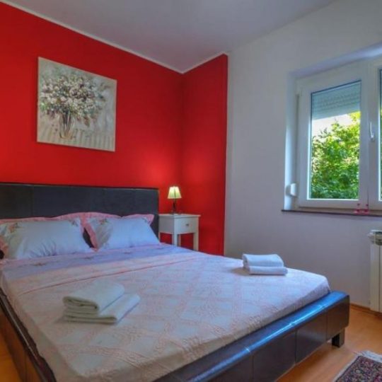 Продажа – Красивый семейный дом с бассейном и просторным садом