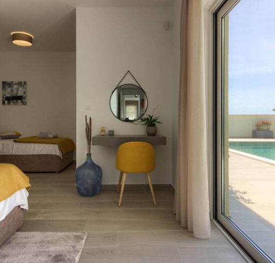 Современная вилла в окрестностях Пулы, 4 спальни, бассейн, на лето