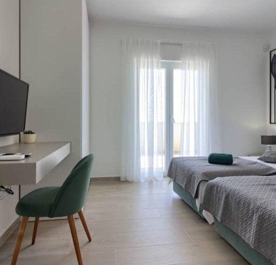 Современная вилла в окрестностях Пулы, 4 спальни, бассейн, на лето