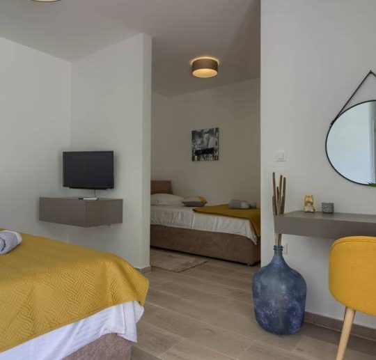 Современная вилла в окрестностях Пулы, 4 спальни, бассейн, на лето