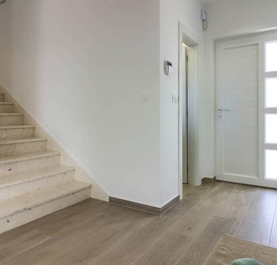 Современная вилла в окрестностях Пулы, 4 спальни, бассейн, на лето