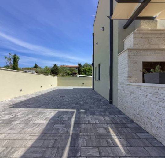 Современная вилла в окрестностях Пулы, 4 спальни, бассейн, на лето