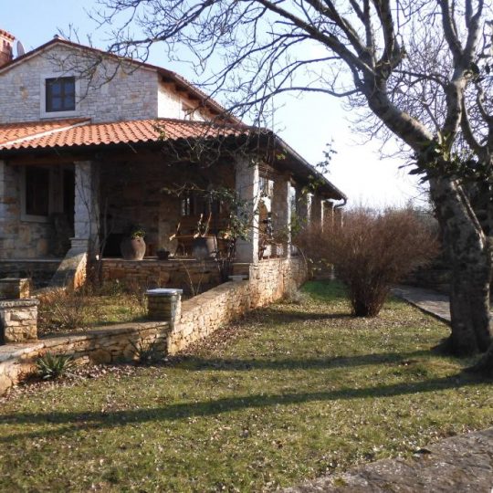 дом СВЕТВИНЧЕНАТ, КРАСИВЫЙ, УДОБНЫЙ КАМЕННЫЙ ДОМ, САД 2000M2, ОЛИВКИ