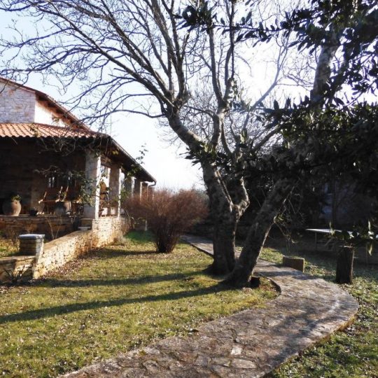 дом СВЕТВИНЧЕНАТ, КРАСИВЫЙ, УДОБНЫЙ КАМЕННЫЙ ДОМ, САД 2000M2, ОЛИВКИ