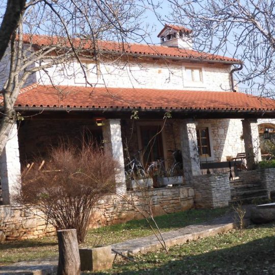 дом СВЕТВИНЧЕНАТ, КРАСИВЫЙ, УДОБНЫЙ КАМЕННЫЙ ДОМ, САД 2000M2, ОЛИВКИ