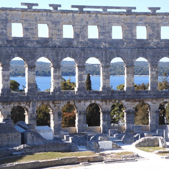 ПУЛА, КВАРТИРА В 3 МИНУТАХ ДО АРЕНЫ ПЕШКОМ, ПЕРВЫЙ ЭТАЖ