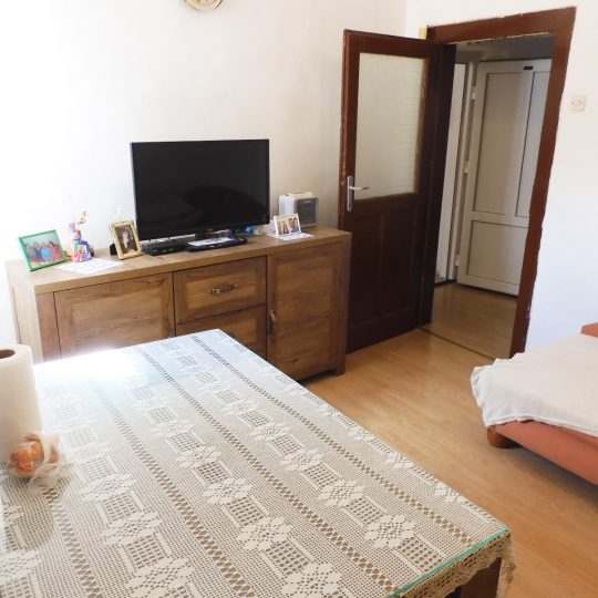 ПУЛА, КВАРТИРА В 3 МИНУТАХ ДО АРЕНЫ ПЕШКОМ, ПЕРВЫЙ ЭТАЖ