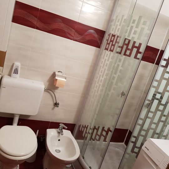 Квартира ПУЛА, ИСТИННЫЙ ЦЕНТР, ПЕРВЫЙ ЭТАЖ, ФАСАД, БАЛКОН