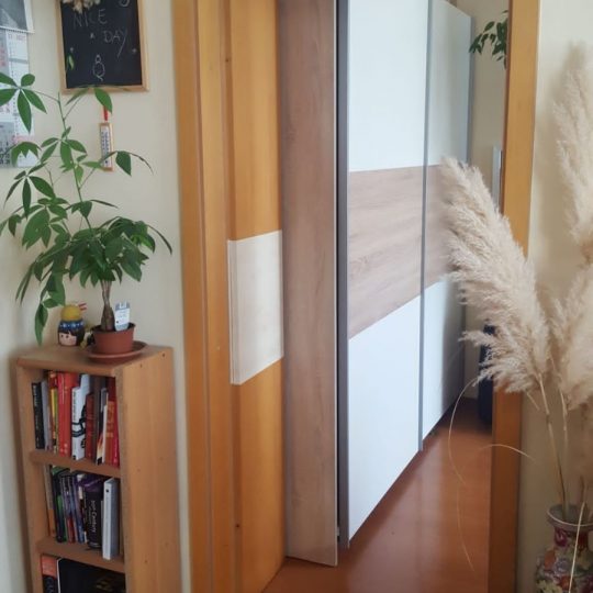 Квартира ПУЛА, ИСТИННЫЙ ЦЕНТР, ПЕРВЫЙ ЭТАЖ, ФАСАД, БАЛКОН