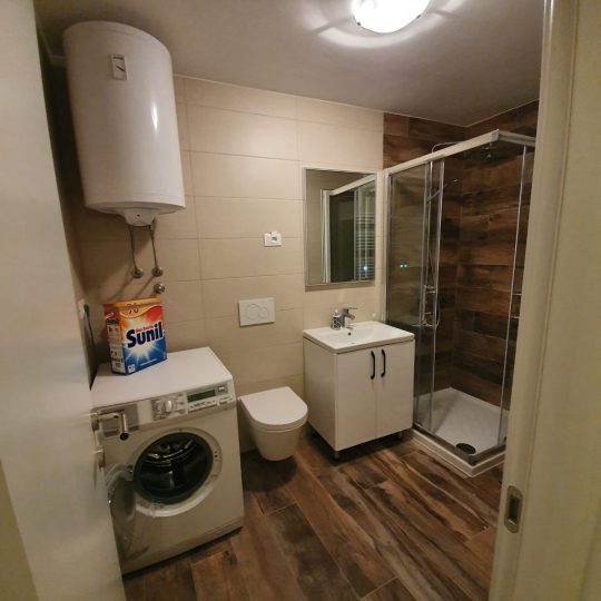 Apartment PULA, ELEVATOR, RENOVATED 40m2 and 98m2, WATERFRONT AND ARENA TWO MINUTES ON FOOT