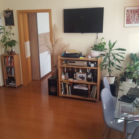 Квартира ПУЛА, ИСТИННЫЙ ЦЕНТР, ПЕРВЫЙ ЭТАЖ, ФАСАД, БАЛКОН