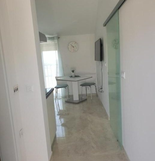 Пореч, дом с бассейном, 400 м2, сад 900 м2