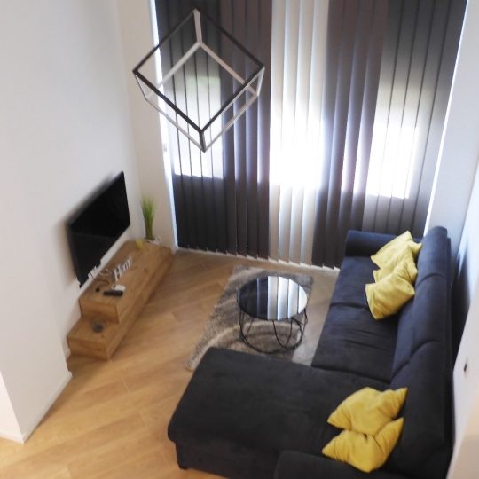 Stan VERUDA, ADAPTIRANO LIJEPO, VRT S PALMAMA150M2, DVA PARKINGA