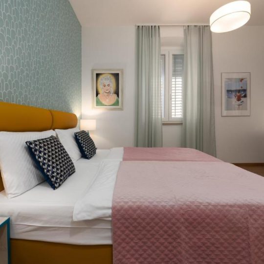 Apartment PULA, MITTE ZWEI SCHÖN EINGERICHTETE WOHNUNGEN