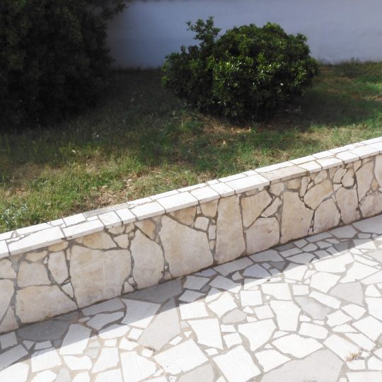 Kuća u Ližnjanu – kvalitetna gradnja za obiteljski život ili investiciju, s pogledom na more