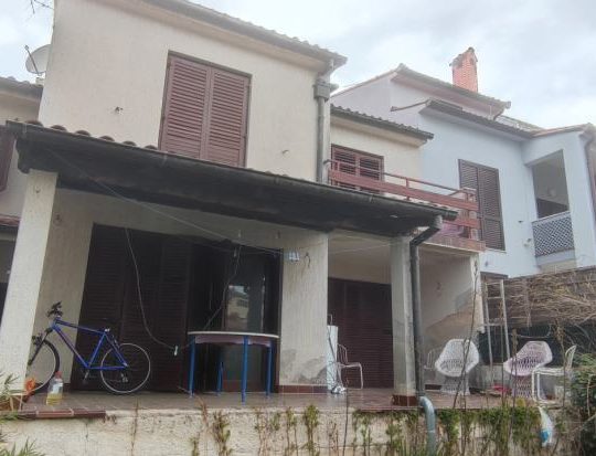 Pula, Haus 268 m2, ruhige Gegend, 163 m2 Garten