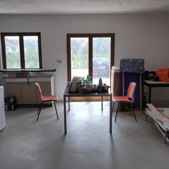 KUĆA ŠIKIĆI, ŠIŠAN, CCA 5 KM DO PULE, KUĆICA SA VRTOM I DVORIŠTEM