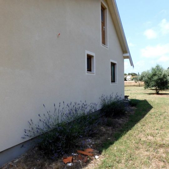 KUĆA ŠIKIĆI, ŠIŠAN, CCA 5 KM DO PULE, KUĆICA SA VRTOM I DVORIŠTEM