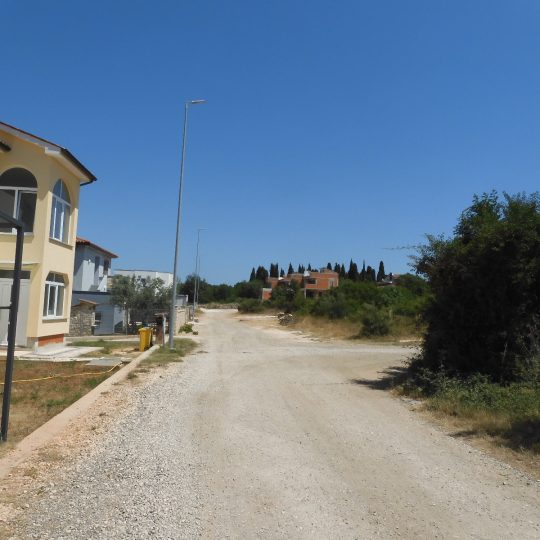 Galižana, Building plot