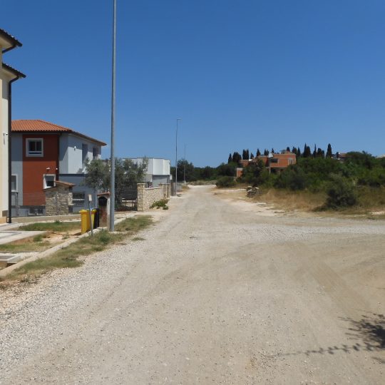 Galižana, Building plot