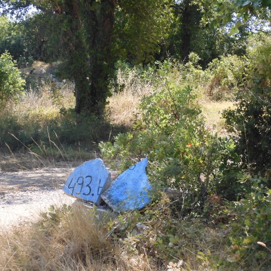 PEROJ, NEURBANIZIRANO, BLIZU PLAŽE