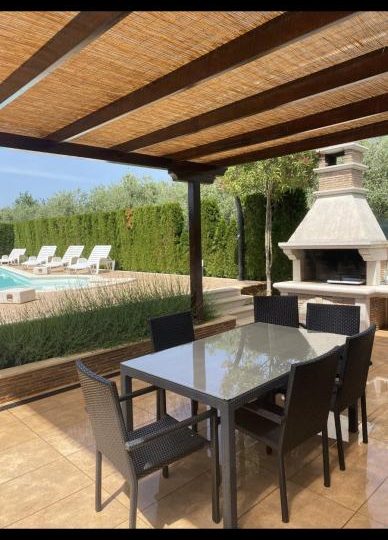 Fažana, villa 200 m2, blizina mora, bazen, odlična lokacija