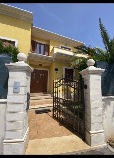 Fažana, villa 200 m2, blizina mora, bazen, odlična lokacija