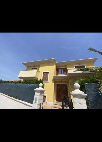 Fažana, villa 200 m2, blizina mora, bazen, odlična lokacija