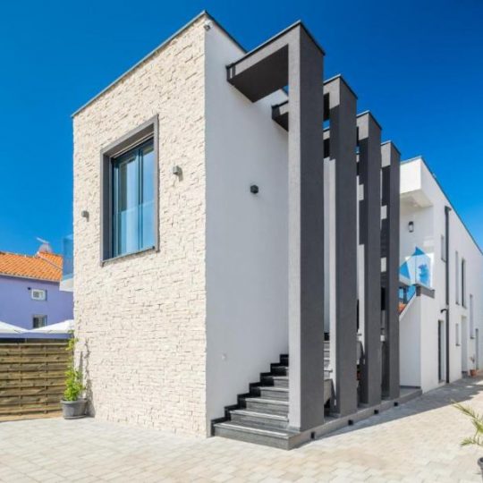 VALBANDON, IN DER NÄHE VON FAŽANA, HAUS MIT 4 WOHNUNGEN