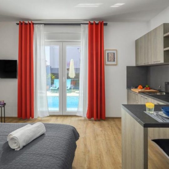 VALBANDON, IN DER NÄHE VON FAŽANA, HAUS MIT 4 WOHNUNGEN