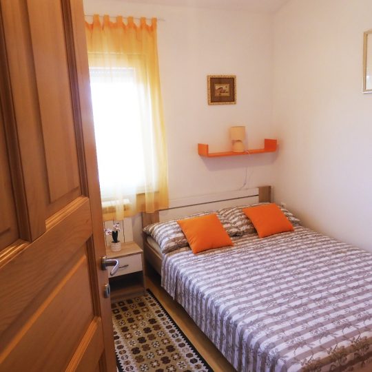 Kuća PULA, LIJEPA i UREDNA KUĆA SA DVA STANA, KOD GROŽNJANSKE ULICE