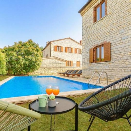 Rustic villa with pool, 4 bedrooms, sea view