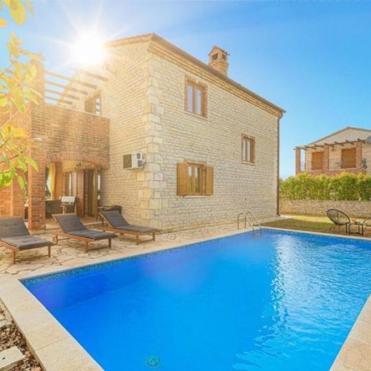 Rustic villa with pool, 4 bedrooms, sea view