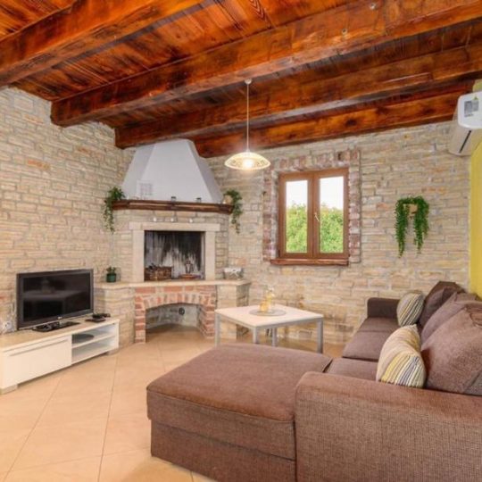 Rustic villa with pool, 4 bedrooms, sea view